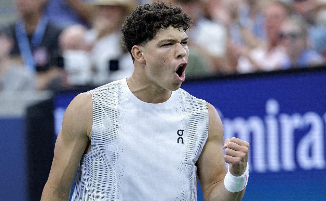 AYX-穆雷爆冷击败加拿大队，比分优势明显引爆全场！的简单介绍